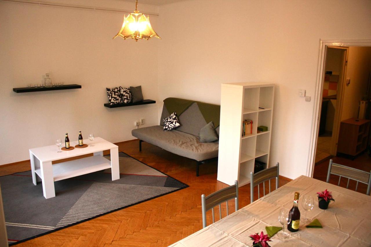 Castle Stallion Appartement Boedapest Buitenkant foto